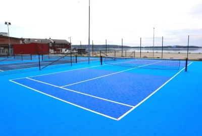 Sportboden Tennis, Tennisplatzbelag, Allwetter Sportplatz, moderner Sportboden für Tennisplätze im Außenbereich, 